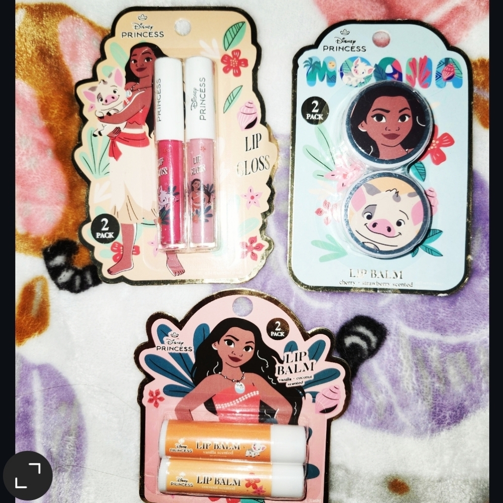 Disney Moana Lip Balm And Lip gloss Set